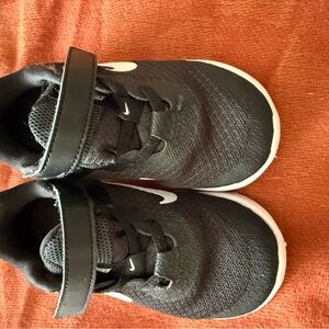 Nike Black and White Sneakers with Velcro Strap